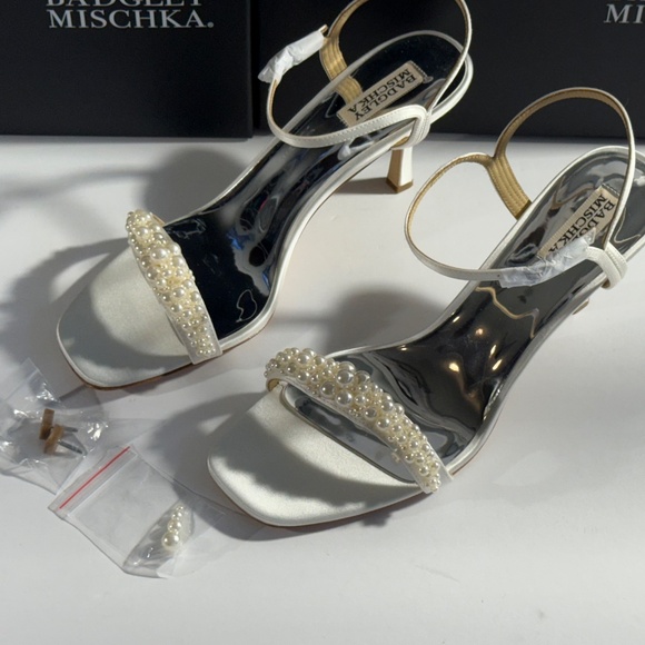Badgley Mischka Caitlyn Heels Size 11 White Satin Pearl Embellished Ankle Strap - Picture 8 of 12